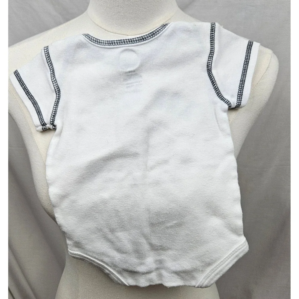 Detroit Red Wings NHL Rookie Hockey Bodysuit White 0-3 Months Onesie‎